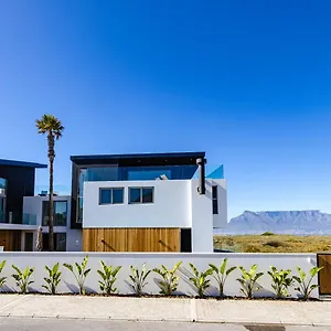 Ocean 9 - Sunset Beachfront Residency Le Cap